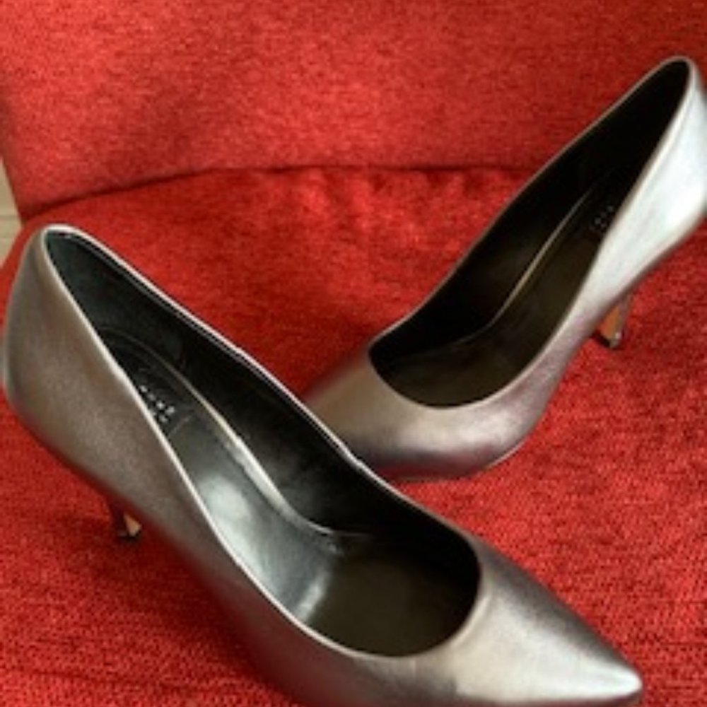 White House Black Market - Silver/Dark Grey Metallic Leather Heels